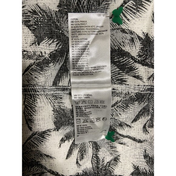 H&M Button Up Shirt Men’s Extra Large Black Gray White Palm Trees Hawaiian Camp - Picture 8 of 10